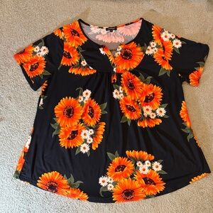 A. Jesdani Women's Black Strechy Blouse with Orange Sunflower Print sz 3X